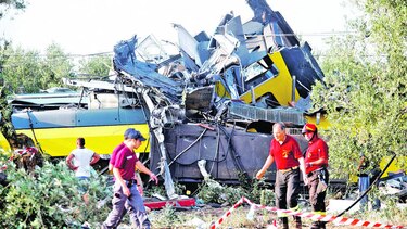 Choque frontal de trenes en Italia