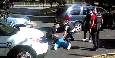Policía de Charlotte difunde video de tiroteo contra afroamericano