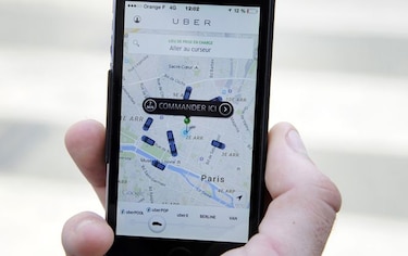 Uber suspende servicio en Francia ante la presión legal