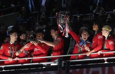 El Manchester United vende el 25 % del accionariado a INEOS