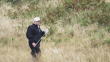 Antes del encuentro con Putin, Trump tuitea sobre otras cosas