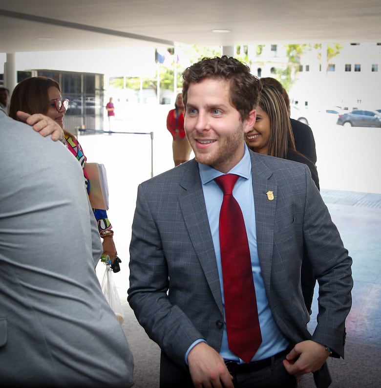 El alcalde Mayer Mizrachi omite licitaciones y favorece la prórroga de contratos adjudicados por Fábrega