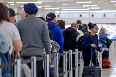 Mal tiempo provoca retrasos y cierres en varios aeropuertos de Estados Unidos