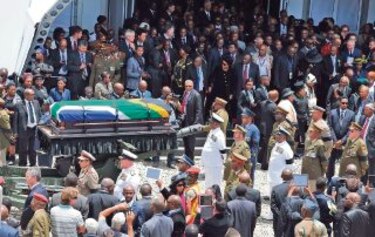Sudáfrica entierra a Nelson Mandela