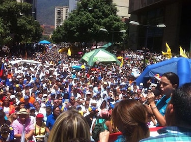 Oposición marcha para pedir la renuncia de Nicolás Maduro