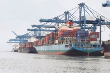 Manzanillo comienza a normalizar operaciones
