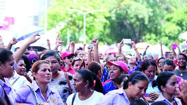 Educadores, aún sin cobrar