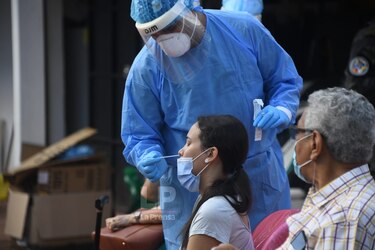Ómicron comienza a presionar el sistema de salud  