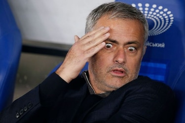 Multa de 60 mil dólares y suspensión por un partido a José Mourinho, técnico del Manchester United