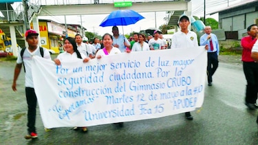 Universitarios de Bocas demandan ayuda