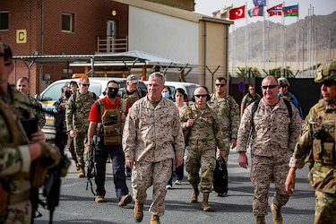 Biden vislumbra que Estados Unidos se quede más tiempo en Kabul para evacuar a todos los estadounidenses