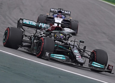 Lewis Hamilton bajo investigación de los comisarios en Brasil