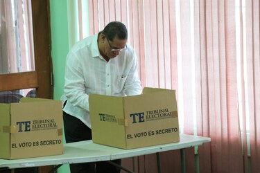 Culto, desayuno y promesas, así arrancaron las primarias del PRD