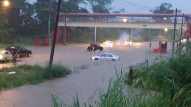 Aguaceros causan inundaciones en Colón