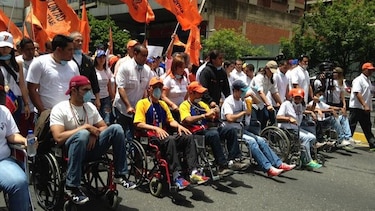 Oposición marcha en Caracas en apoyo a los huelguistas