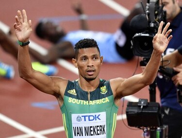 Van Niekerk gana el oro en 400 metros en su primer paso para suceder a Bolt