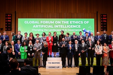 La inteligencia artificial no cierra espontáneamente las brechas de género: la ética debe estar en el origen