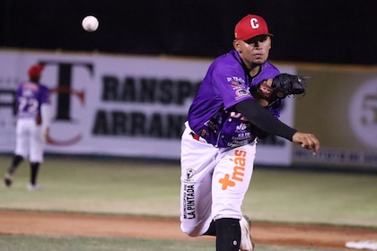 Dereck Gómez comanda varias estadísticas en el ‘pitcheo’ del torneo Juvenil