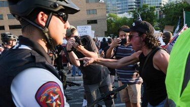 Las protestas contra ICE por las redadas migratorias se extienden de Los Ángeles a otras ciudades de Estados Unidos