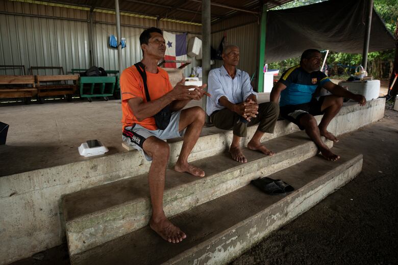 Los lancheros, la desidia estatal y una gran amenaza en río Caimito