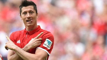 Bayern golea con triplete de Robert Lewandowski