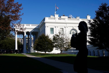 La Casa Blanca anuncia que comenzaron los despidos por el cierre del Gobierno de Estados Unidos