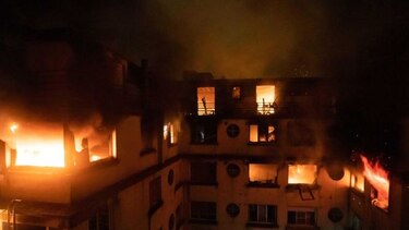 Diez muertos en un incendio aparentemente intencionado en un edificio en París