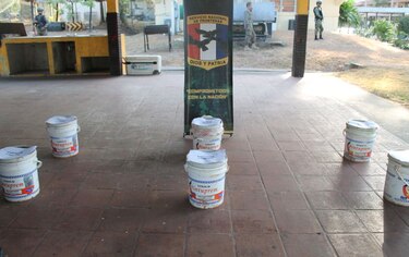 Trasladaban droga en tanques de pintura