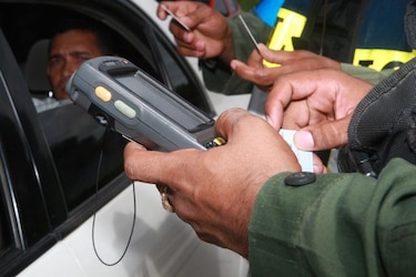 A los conductores ebrios se le retirara la licencia por tres meses