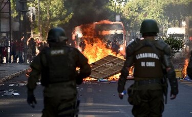 Piñera endurece tono frente a protestas que siguen en expansión