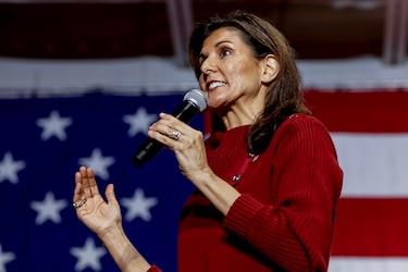 Haley ataca a Trump por sabotear las negociaciones sobre migración en el Congreso