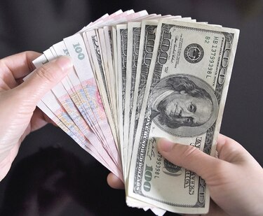 El dólar se fortalece en la región