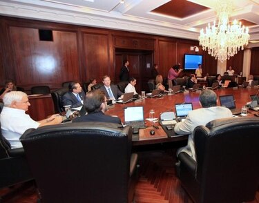 Funcionarios entrantes y salientes obligados a preparar declaración de bienes