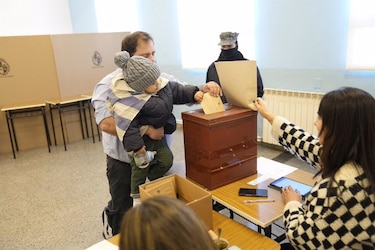 Uruguay vota en unas elecciones generales con la izquierda al frente de las encuestas, aunque sin mayoría