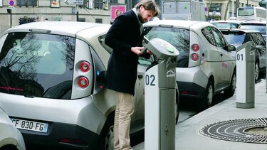 Casa Blanca aprueba instalar estaciones de recarga para autos eléctricos en autopistas de 35 estados; una cada 80 kilómetros