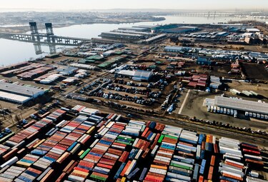 Economía de EU habría crecido 2.1% en 2022