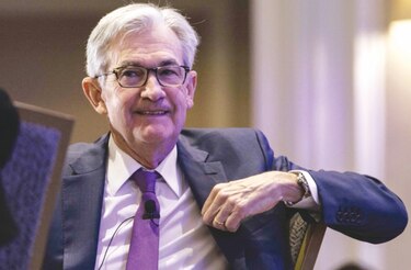 Wall Street termina con ligera baja ante una Fed más agresiva