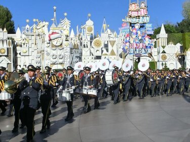 Banda del José Daniel Crespo participa en el Christmas Fantasy Parade