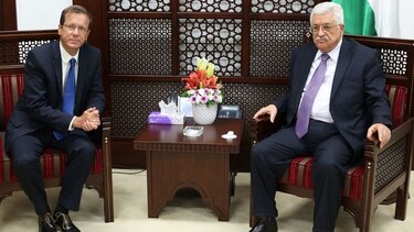 Líder de la oposición israelí se reunió con Mahmud Abbas