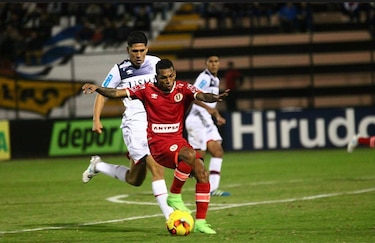 Alberto Quintero aporta al triunfo del Universitario
