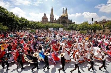 Guadalajara logra récord Guinness de danza folclórica