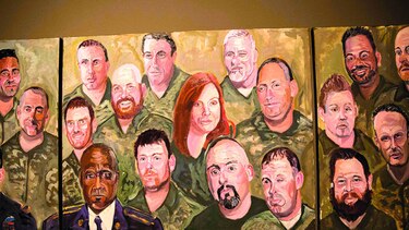 George W. Bush expone retratos de exmilitares