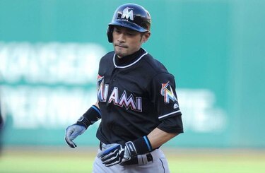 Marlins deciden seguir con Suzuki y firman a Prado por tres temporadas