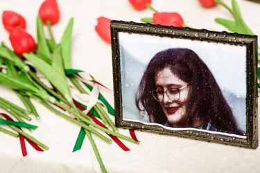 Sin público y con un abogado silenciado, así se juzga a la periodista iraní que reveló el caso de Mahsa Amini