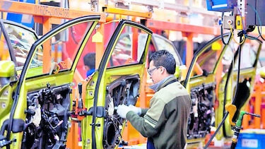 Aumenta producción y exportación de vehículos