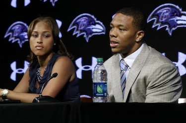 Ravens dan de baja a Ray Rice tras publicarse video de violencia doméstica