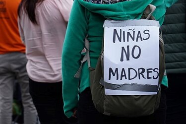 Embarazo adolescente: un problema de hombres adultos