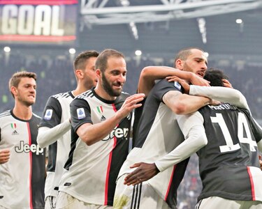 Juventus se pone líder, Lazio segunda tras ganar al Inter