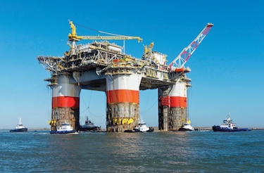 Petróleo sube por tensiones sobre la oferta antes de la reunión de Opep+
