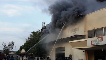 Controlan incendio en Santiago; reubicarán a trabajadores